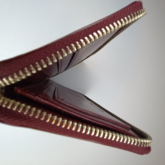 Marc Jacobs Main Line Burgundy Oxblood Minimalist Leather Zip Wallet - Picture 10 of 16